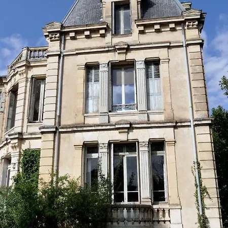 Chateau De Vaugelas - Domaine Pres De Valence 4*