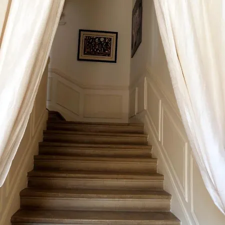 Chateau De Vaugelas - Domaine Pres De Valence 4*